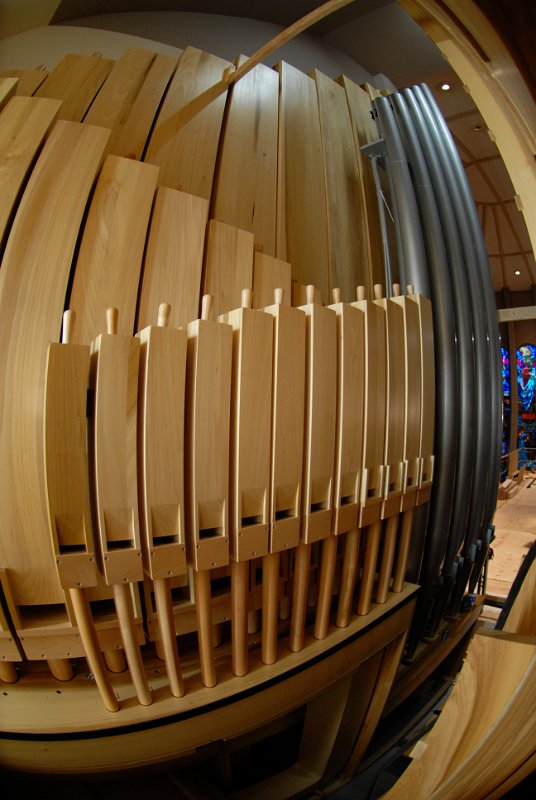 DSC_5715.JPG - Fisheye view inside pulpit-side pipe chamber.