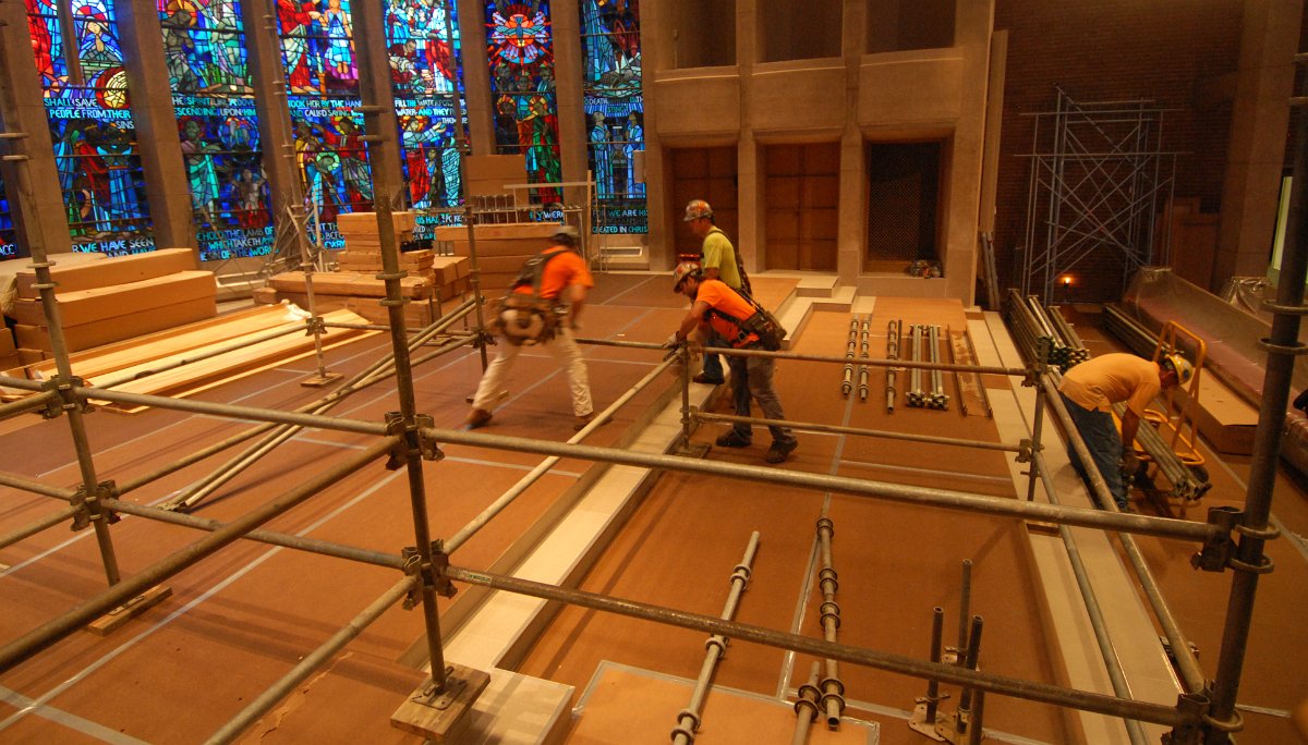 DSC_4541.JPG - Chancel scaffolding under construction.
