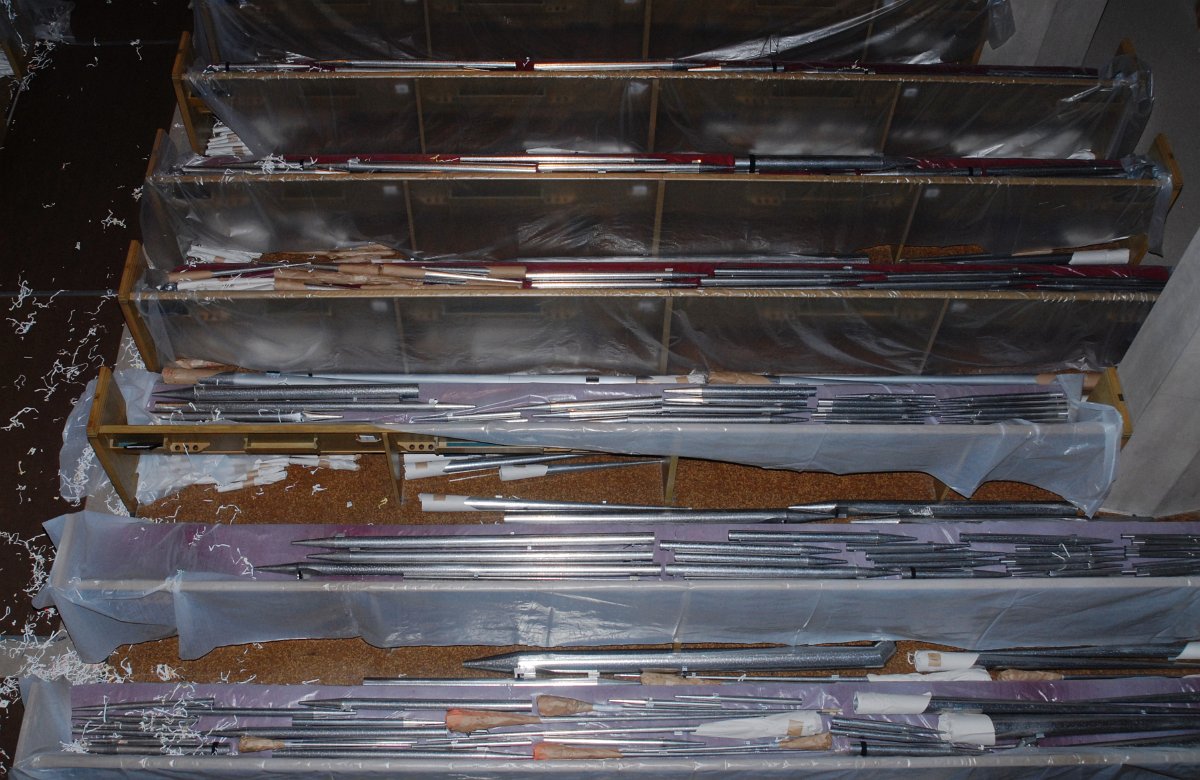 DSC_4821.JPG - Pipes in every pew.
