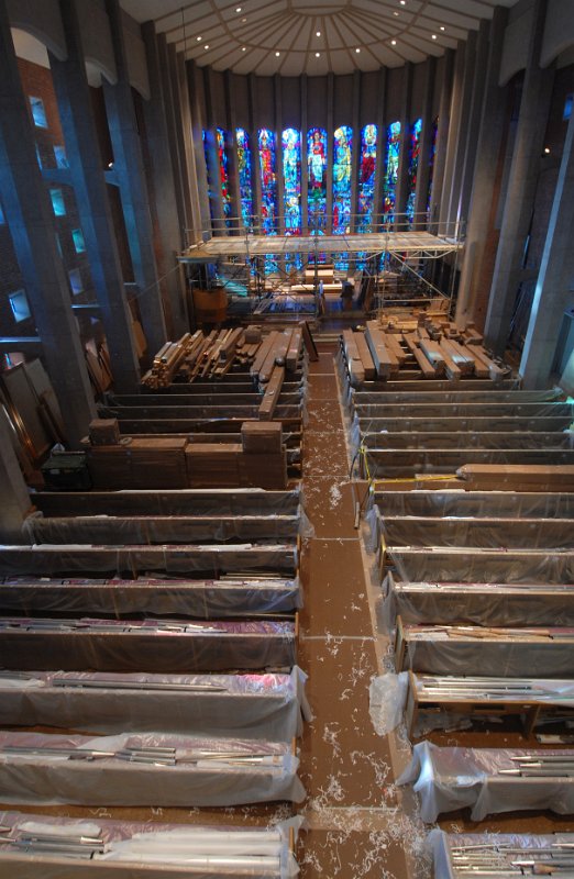 DSC_4824.JPG - The Sanctuary is literally full of pipes.