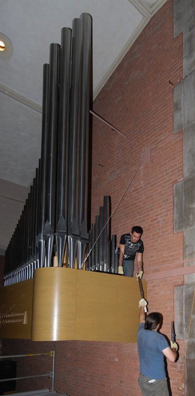 DSC_4903.JPG - Filling in the rear ranks on the west antiphonal.