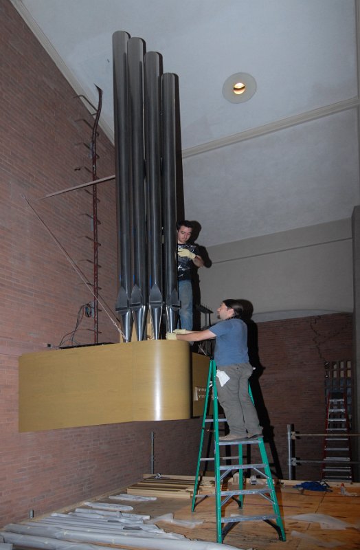 DSC_4909.JPG - Placing a 16' pipe.