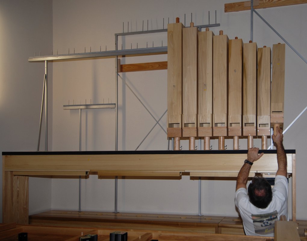 DSC_5178.JPG - Populating the rank of pipes.