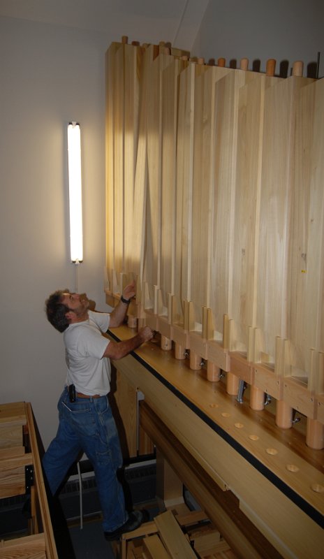 DSC_5190.JPG - Last of the medium-sized pipes being placed.