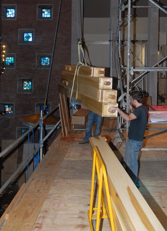 DSC_5242.JPG - Hoisting up more pipes.