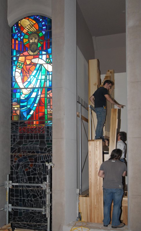 DSC_5269.JPG - Installing pipes under the watchful eye of Paul.