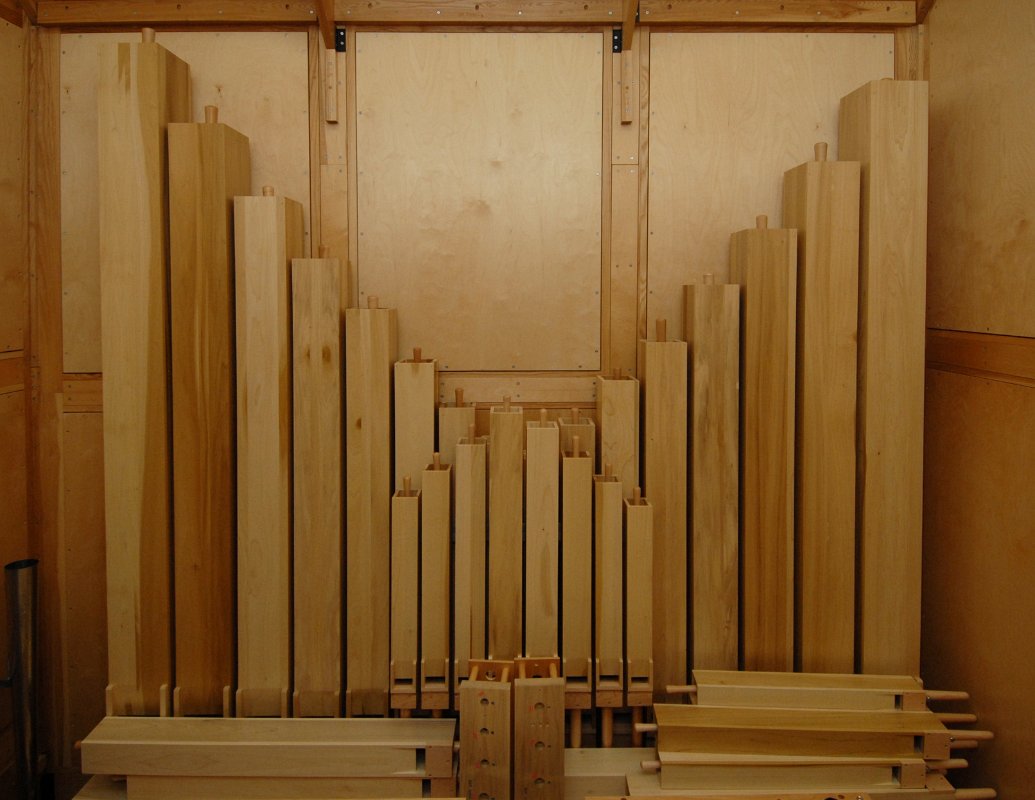 DSC_5585.JPG - Wooden pipes in the pulpit-side expression chamber.