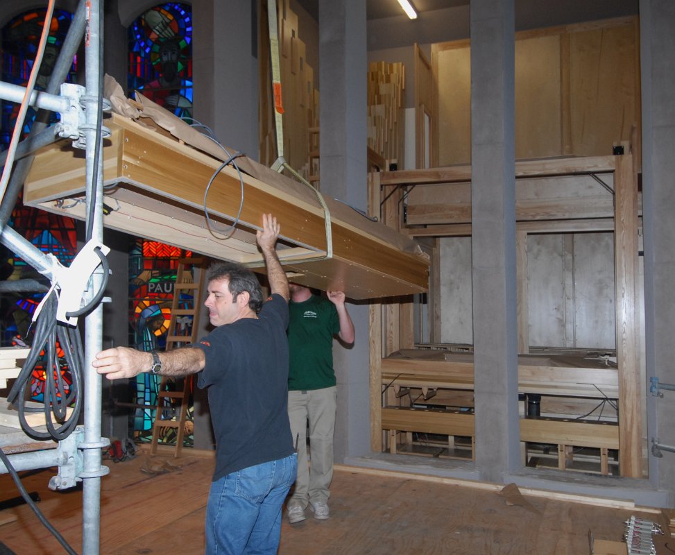DSC_5770.JPG - Hoisting the wind chest into the chamber.