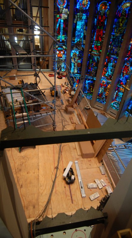 DSC_6065.JPG - The view from the upper catwlak on the lectern side...eye-to-eye (level) with the top figures in the stained-glass windows.