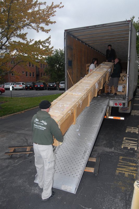 DSC_6126.JPG - The empty boxes have to be removed to get to the rest of the pipes.