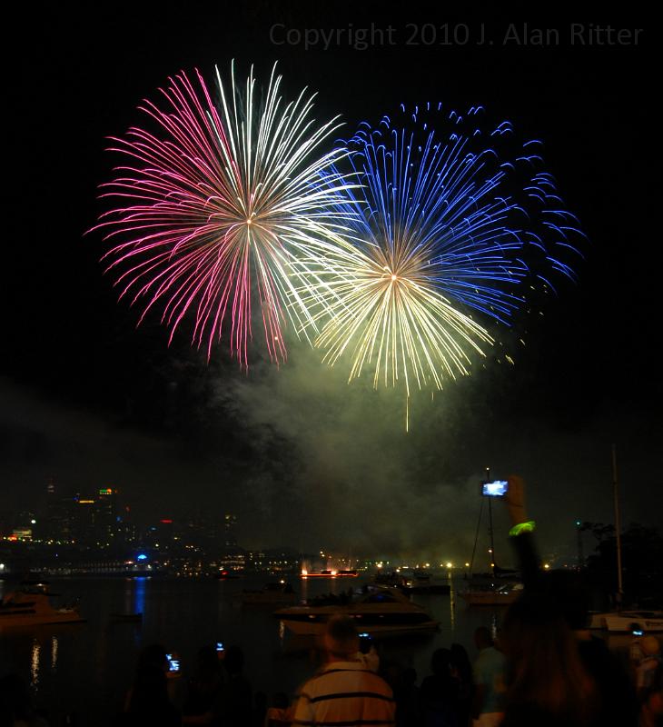 DSC_9535.JPG - More Fireworks over the Inner Harbor...Happy New Year!