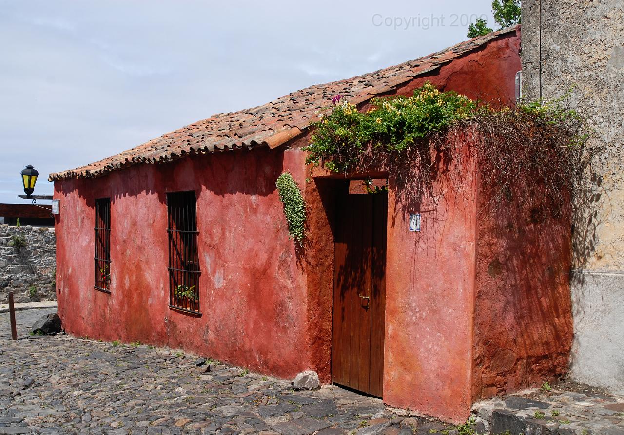 DSC_3339.JPG - Another Portuguese-eral house in Colonia.