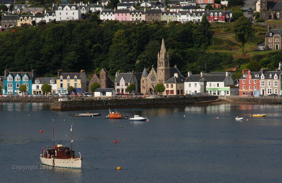 DSC_2722.JPG - Old Boat and Buildings, Tobermory, Isle of Mull