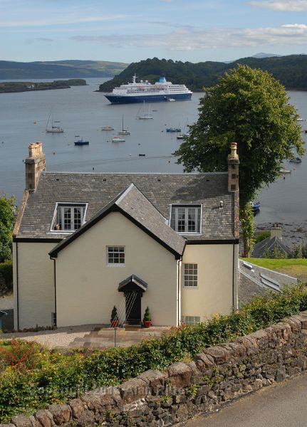 DSC_2893.JPG - View of hte Harbor from the Hillside, Tobermory, Isle of Mull